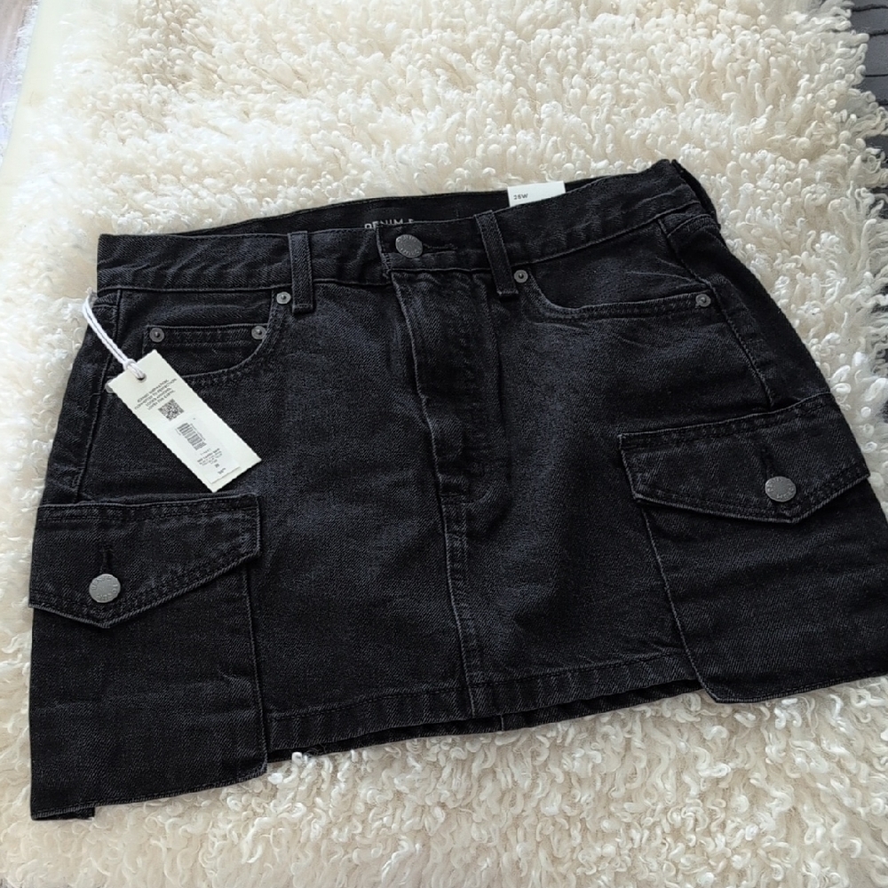 NWT Aritzia The 90s Mid-Rise Cargo Mini Skirt